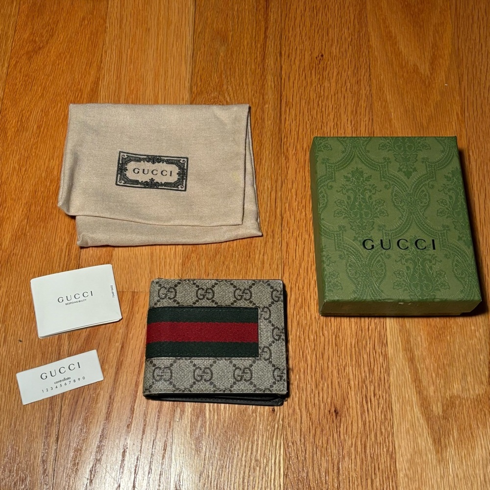 Gucci Men's GG Supreme Canvas Bifold Wallet in Beige with Green/Red Stripe